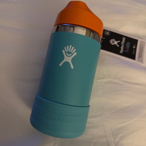 Hydro flask Kids 12oz with straw lid🐠 - Picture 3 of 4